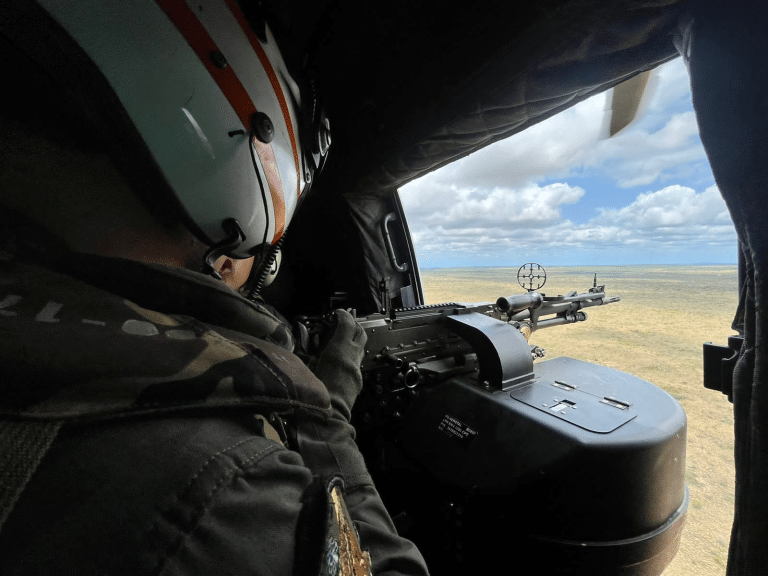 1º Esquadrão de Helicópteros de Emprego Geral do Norte realiza exercício de tiro lateral