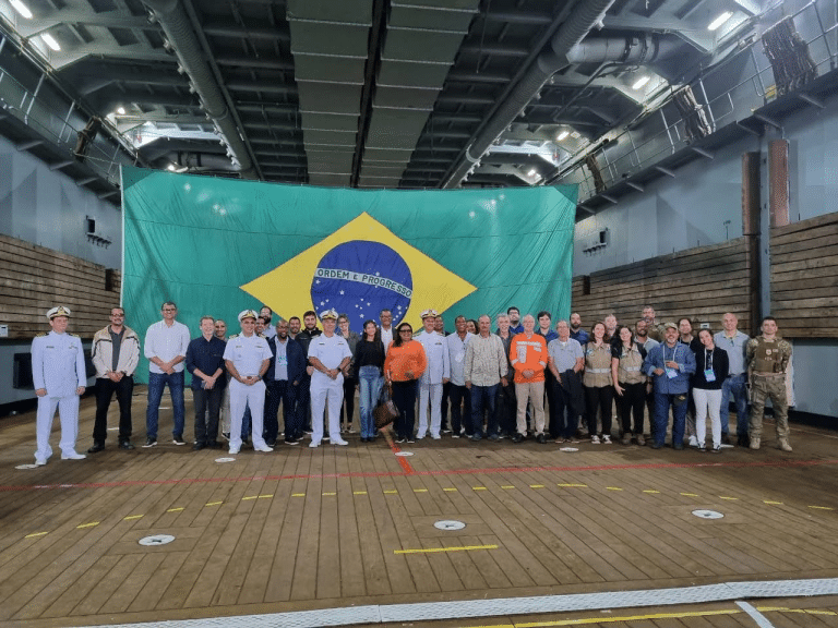 Marinha do Brasil em Ação: Segurança e Apoio aos Pescadores Artesanais