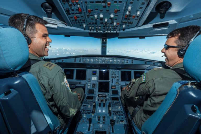Do Sonho de Santos Dumont aos Céus de Hoje: A Jornada dos Aviadores Brasileiros