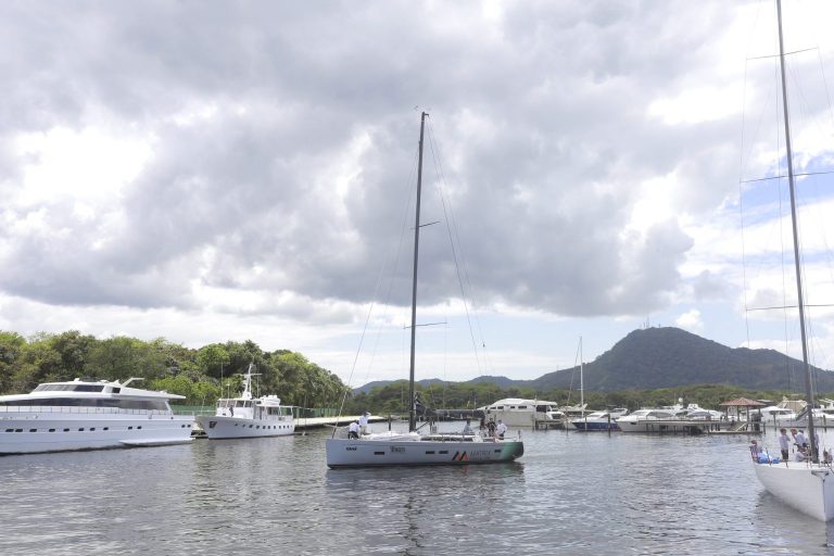 73ª Regata Santos-Rio: Um Espetáculo de Velejadores e Acrobacias Aéreas