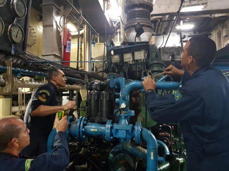 Maquinistas da Marinha: Guardiões das Máquinas que Movem Nossos Navios