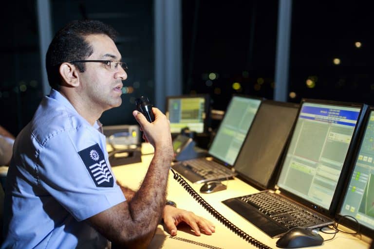 Os Heróis Invisíveis dos Céus: Celebrando o Dia Internacional do Controlador de Tráfego Aéreo