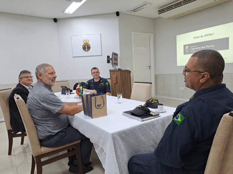 Unindo Forças: UNIVALI e Marinha Estreitam Laços em Visita Institucional