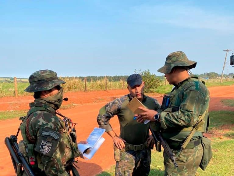 Militares Brasileiros Aprimoram Habilidades em Treinamento Aéreo Inovador