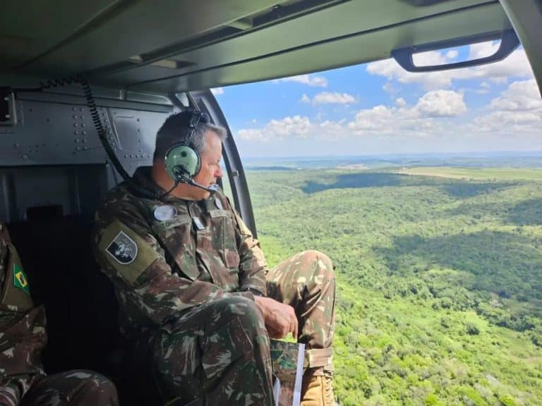 Comandante do Exército Avalia Potencial e Dedicação do CMNE