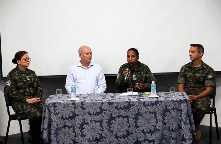 Tecnologia e Educação Militar: Uma Combinação de Futuro