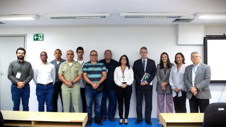 Contra-Almirante Aborda Ciência, Tecnologia e Meio Ambiente em Palestra na Escola de Guerra Naval