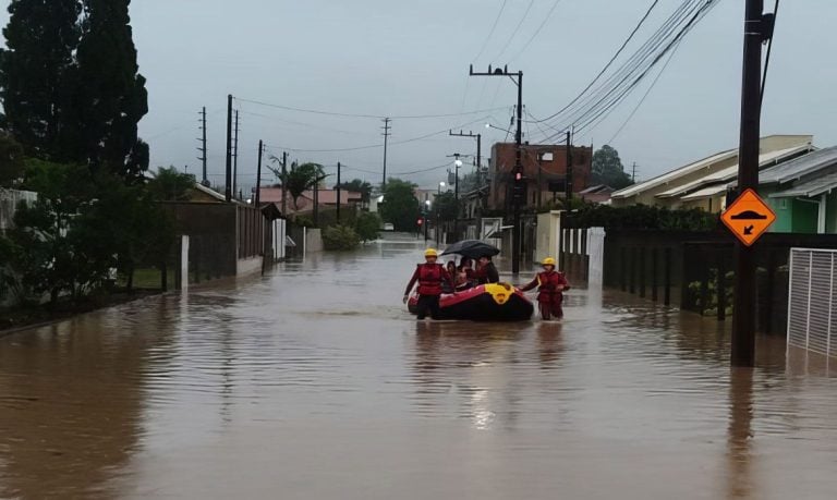 Missão de Socorro: Santa Catarina em Alerta Após Fortes Chuvas