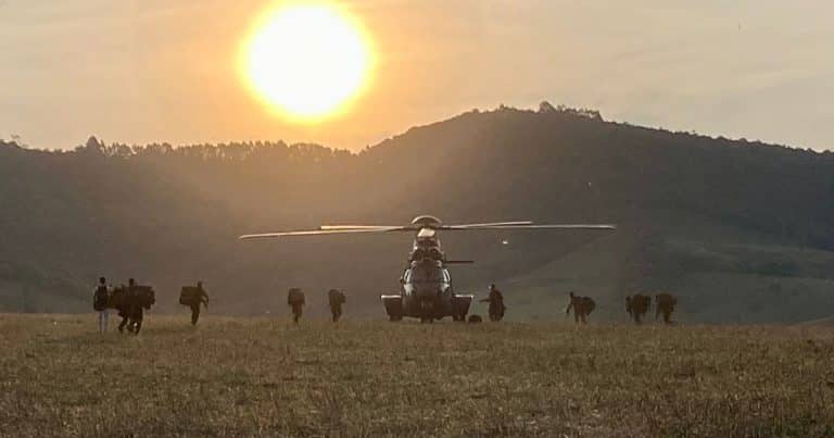 Formação de Elite: Futuros Sargentos do Exército em Intenso Treinamento em Minas Gerais