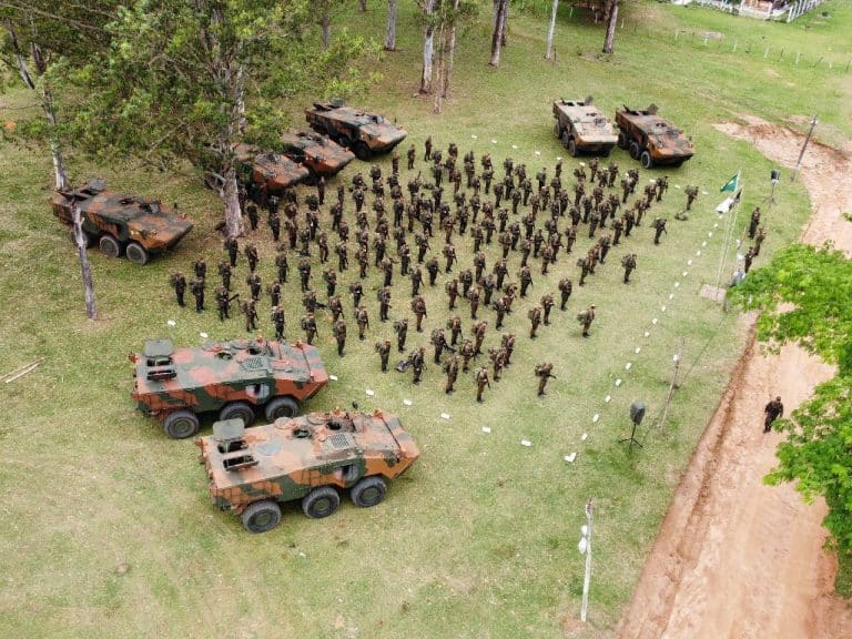 Preparação e Defesa: Exército Brasileiro Mobiliza Reservistas em Treinamento Nacional