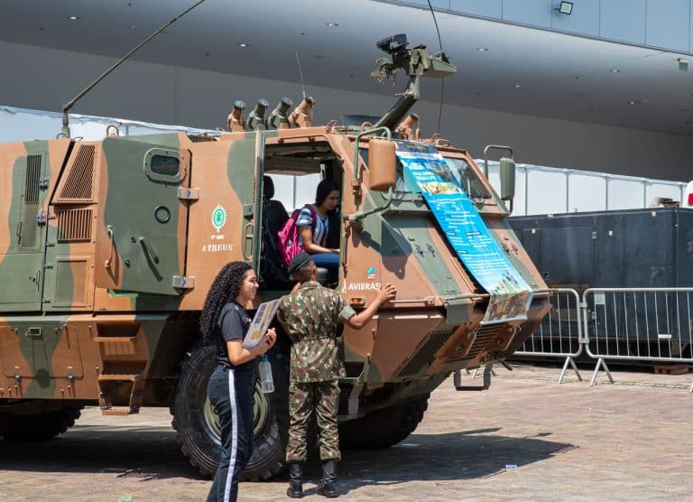 Exército Brasileiro Brilha na 20ª Semana Nacional de Ciência e Tecnologia
