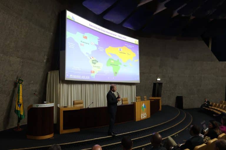 Exercício de Crise Internacional na Escola Superior de Defesa: Preparando Líderes para Enfrentar Desafios Globais