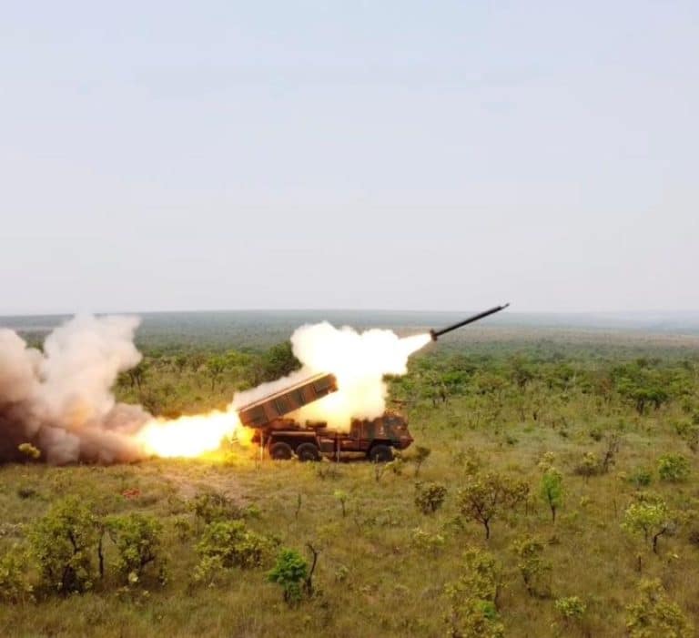 Exército Brasileiro em Ação: A Arte da Artilharia Moderna Revelada em Formosa