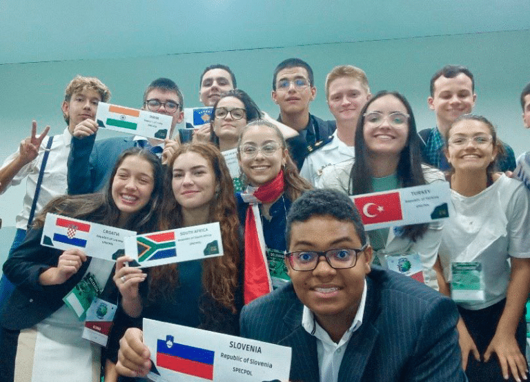 Desafio Global do Conhecimento: Jovens Talentos Brilham em Evento Científico e Cultural