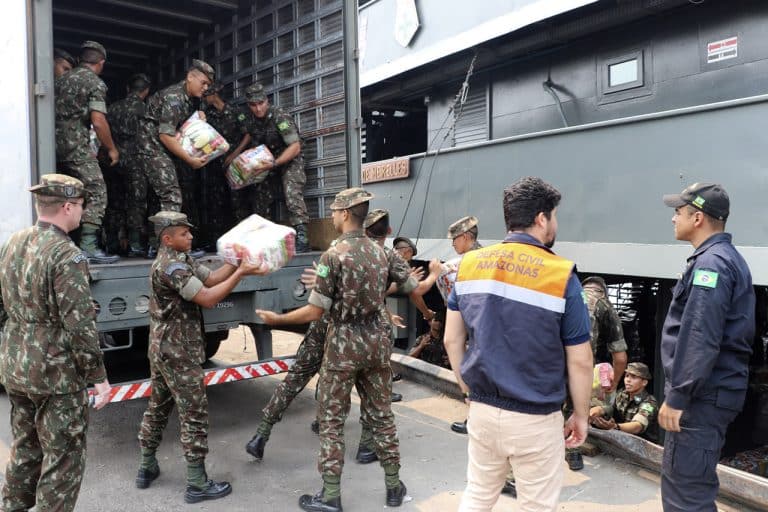 Força Solidária: Ação Militar em Apoio à Amazônia Atingida pela Seca