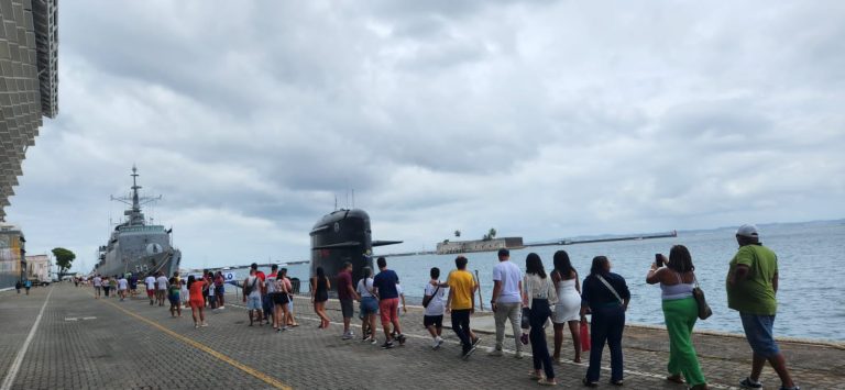 Navios de Guerra Abrem as Portas para o Público em Salvador: Uma Experiência Inesquecível