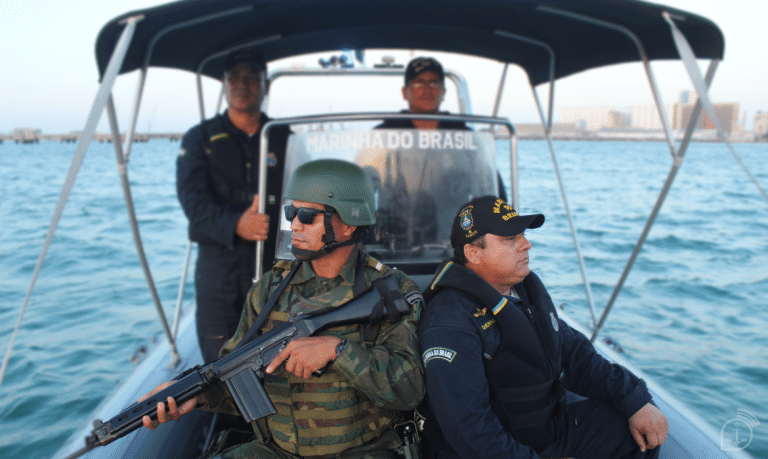Marinha do Brasil em Ação: Protegendo Nossos Portos!