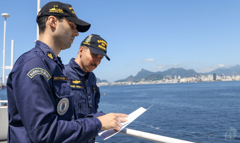 O Guardião das Condições Climáticas: O Papel Vital do Meteorologista na Marinha