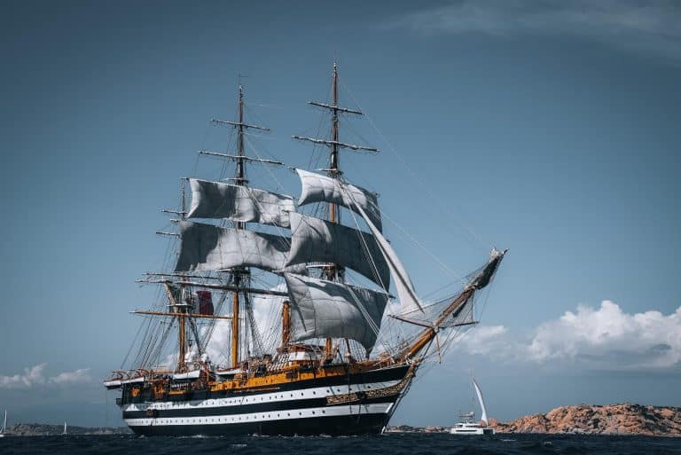 Navio-Escola Italiano Amerigo Vespucci chega ao Porto do Rio