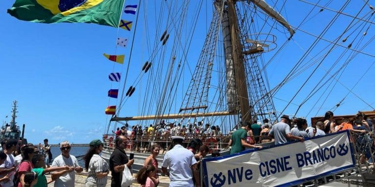 Navio-Veleiro ‘Cisne Branco’: Uma Jornada de Cultura e Tradição Naval em Recife