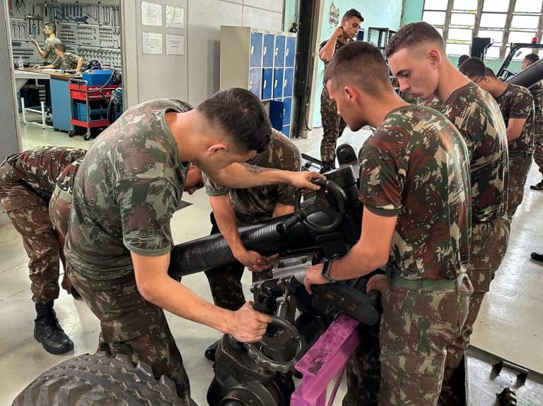 Exército Brasileiro Conclui Revitalização de Morteiros 120 mm para Reforçar Capacidade Operacional