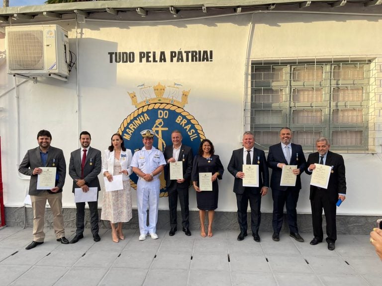 Capitania dos Portos de Alagoas Honra Personalidades com a Medalha Amigo da Marinha