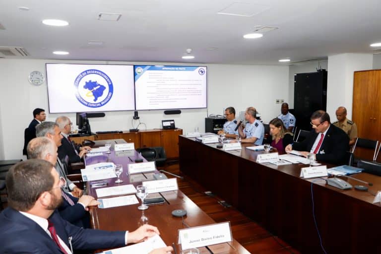 FAB Participa de Importante Reunião para o Desenvolvimento do Programa Espacial Brasileiro