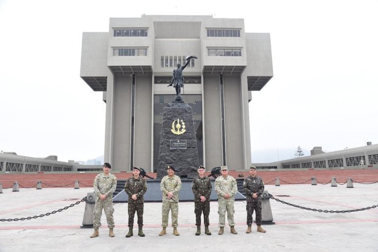 Comandante Militar da Amazônia Reforça Laços com o Exército Peruano e Enfatiza Cooperação na Defesa da Amazônia