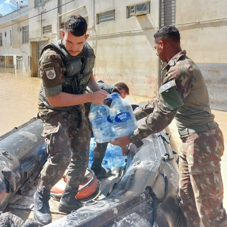 Exército em Ação: Salvando Vidas e Reconstruindo o Vale do Itajaí