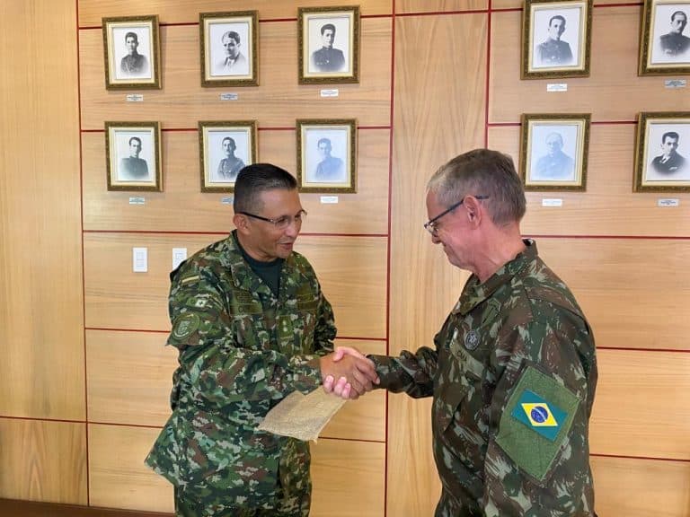 Diplomacia Militar na Amazônia: Brasil e Colômbia Fortalecem Cooperação em Segurança Fronteiriça