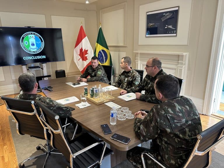 Fortalecimento das Relações Militares: Comitiva Brasileira Explora Novas Oportunidades de Intercâmbio no Canadá