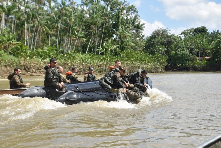 Intercâmbio Militar na Amazônia: Tropas Americanas Aprendem Técnicas Fluviais com o Exército Brasileiro