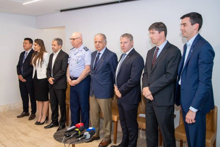 Defesa Nacional Brasileira Recebe Homenagem por Sucesso na Operação de Repatriação de Cidadãos do Oriente Médio