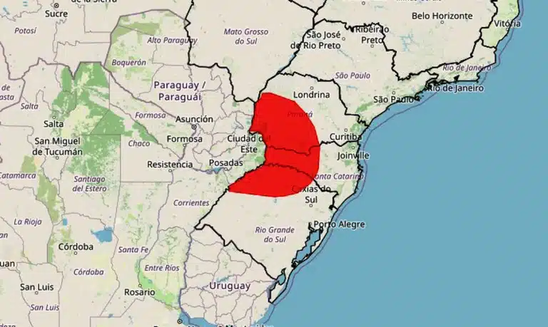 Alerta Vermelho: Frente Fria e Ciclone Extratropical Aumentam Risco de Tempestades no Sul