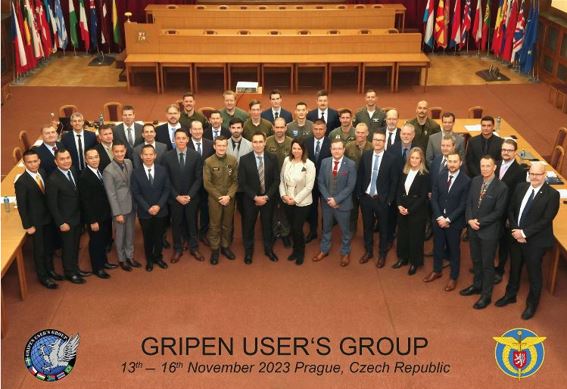 Comitiva da FAB Marca Presença em Conferência Internacional do Gripen User’s Group