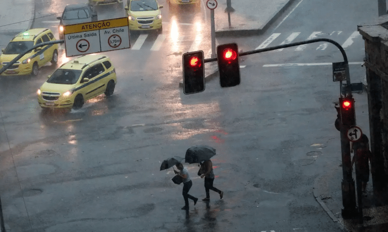 Fim de Semana de Temporais e Ventos Fortes nas Regiões Sudeste e Centro-Oeste do Brasil