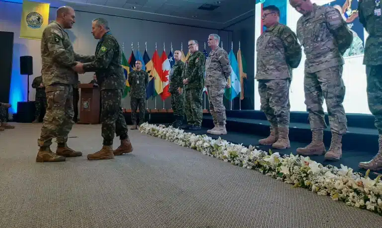 Conferência de Comandantes dos Exércitos Americanos: Cooperação pela Paz