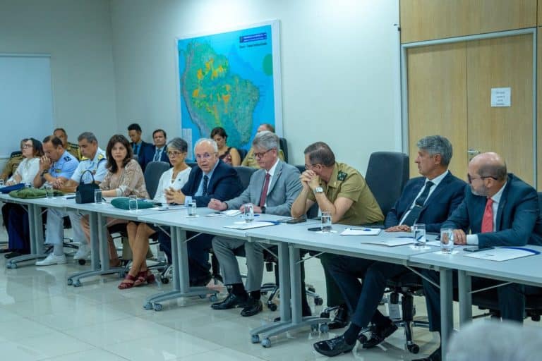 Ministério da Defesa Explora Criação de Carreira Civil Específica