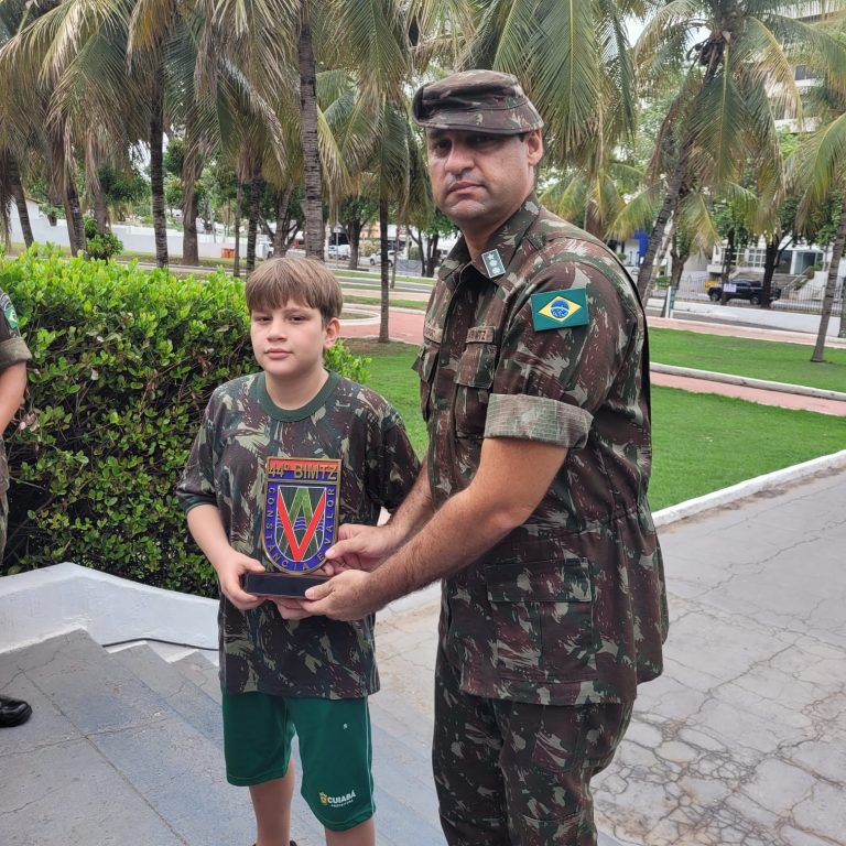 Garoto Realiza Sonho de Conhecer Quartel do Exército Brasileiro