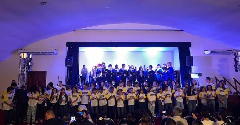 Recital do Projeto Adolescer + e Coral VCB Celebra o Poder Transformador da Música em São Pedro da Aldeia
