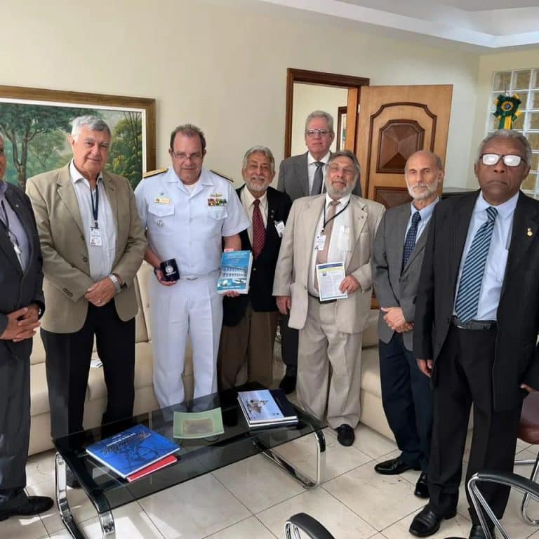 Encontro Marcante: Presidente da ADESG/NACIONAL e Comitiva Visita o Comandante da ESG
