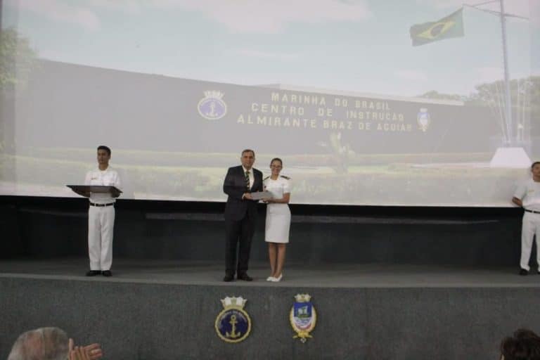 Aluna da EFOMM Recebe o Prestigioso “Prêmio Tribunal Marítimo” em Cerimônia no CIABA