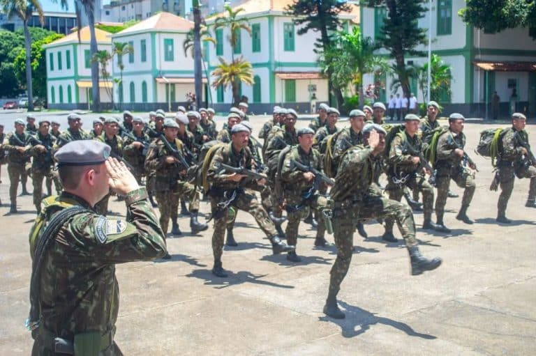 Renovação de Lideranças Militares em Cerimônias Solenes de Passagem de Comando em Belo Horizonte
