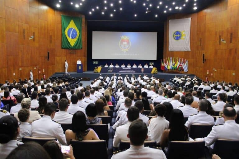 Escola de Guerra Naval Conclui Cursos de Estratégia Marítima e Estado-Maior