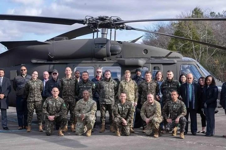 Exército Brasileiro e Exército dos EUA Discutem Renovação da Frota de Helicópteros da Aviação do Exército
