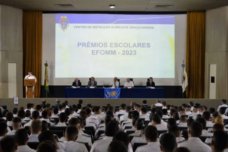 Cerimônia de Premiação e Formatura na EFOMM: Excelência Acadêmica e Novos Horizontes na Marinha Mercante