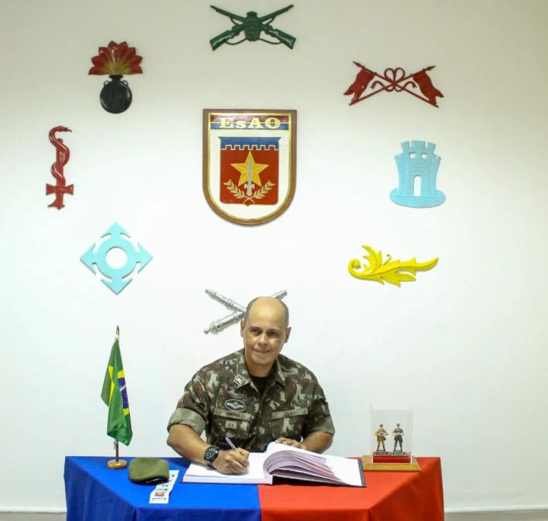 Despedida Honrosa do Subcomandante da EsAO Após Dedicada Carreira Militar