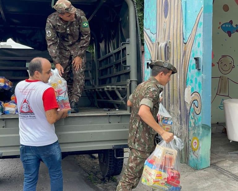 Mão Amiga: Comando Militar da Amazônia Realiza Ação Solidária com Distribuição de Cestas de Alimentos