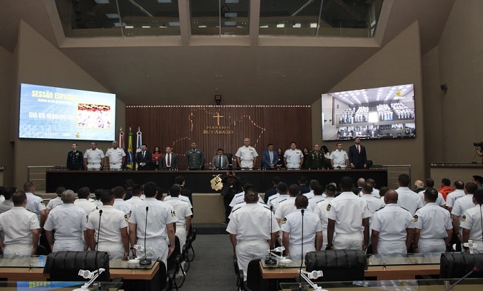 Comando do 9º Distrito Naval Recebe Honraria na Assembleia Legislativa do Amazonas