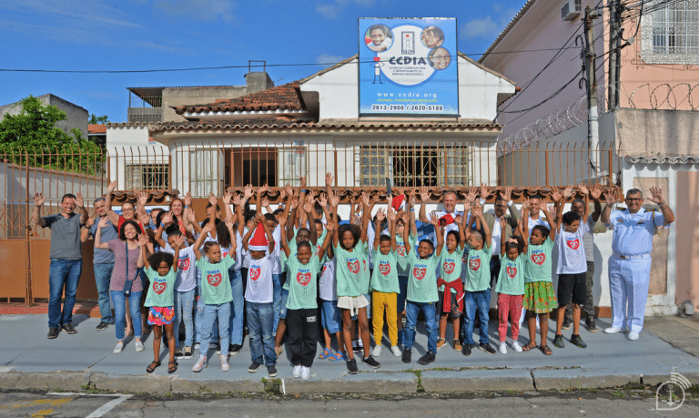 Ação Solidária da Marinha Renova Esperanças na ONG de Niterói